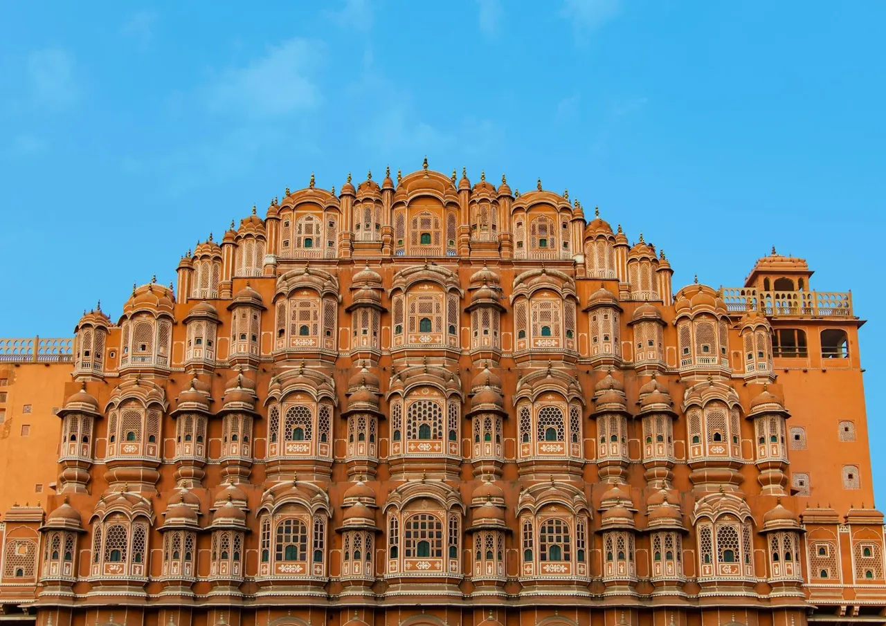 Façade rose du Hawa Mahal à Jaipur au Rajasthan
