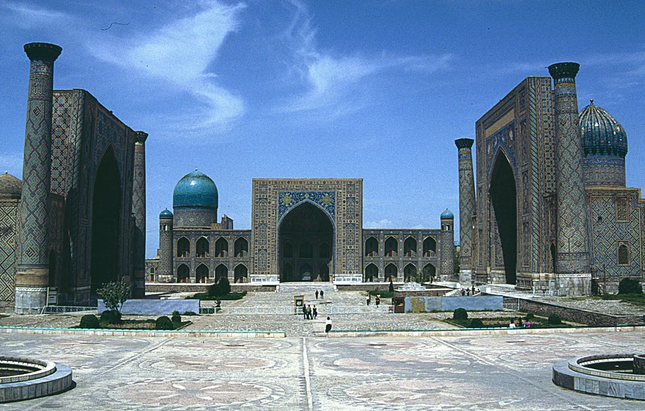 Les monuments du Régistan à Samarcande