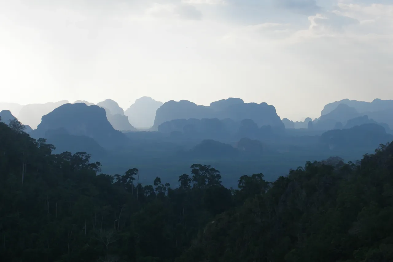 Paisatges de bosc i carst a Krabi
