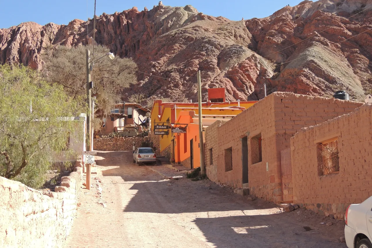 Les paysages et le village de Purmamarca, dans le nord-ouest argentin