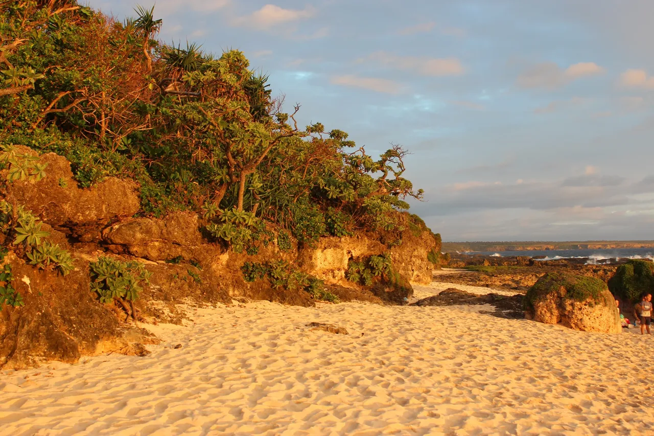 Une plage de sable au sud de Tongatapu