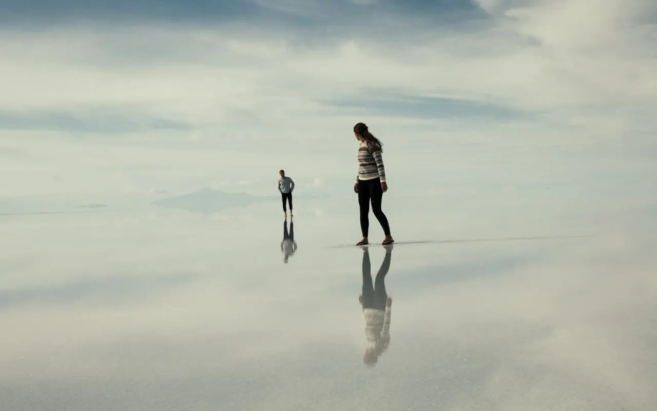Reflets du ciel sur le salar d’Uyuni, en Bolivie