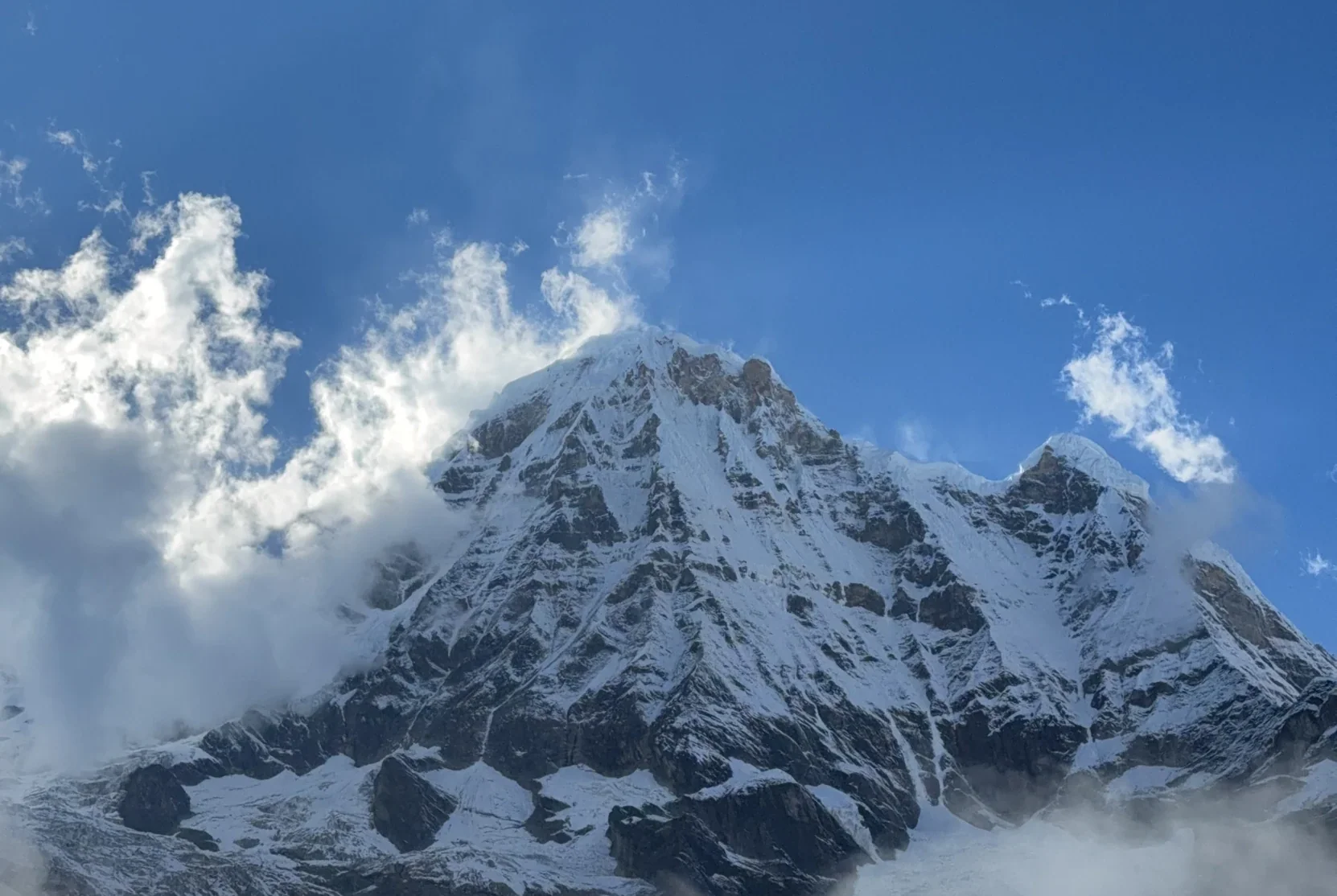 Sommets enneigés de la région des Annapurna au Népal