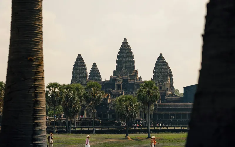 Les temples d’Angkor dans leur paysage arboré, au Cambodge