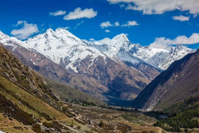 Vallée et montagnes sur le circuit des Annapurna